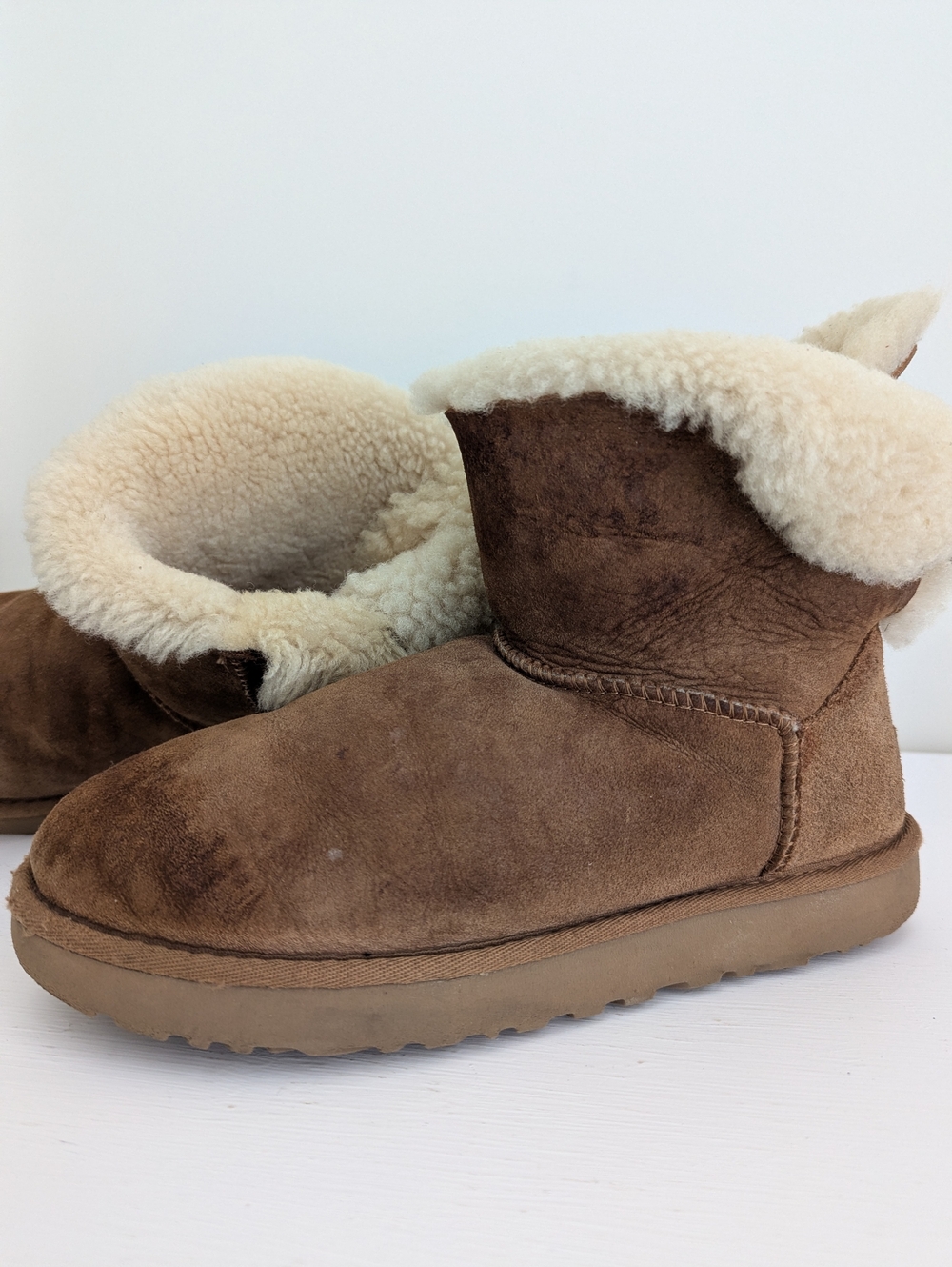 UGG Bailey Bow Suede Boots Women's Size 9 Pull On Shearling Mid Calf Chestnut